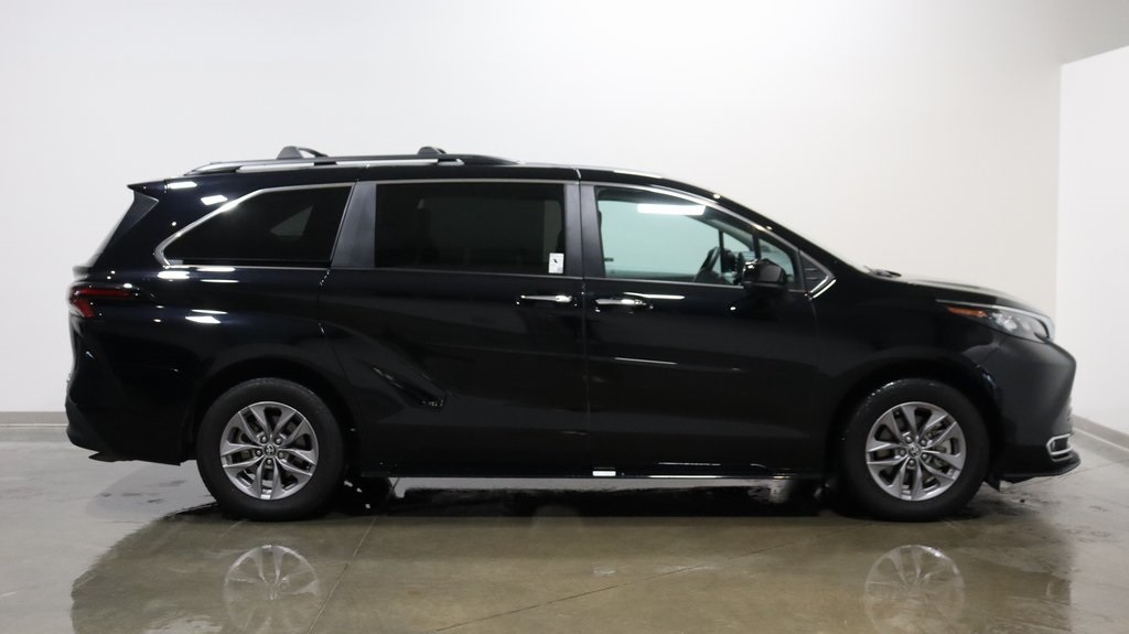 2024 Toyota Sienna XLE 8