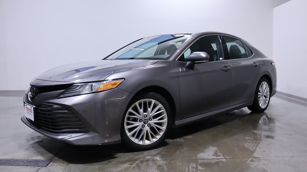 2018 Toyota Camry XLE 3