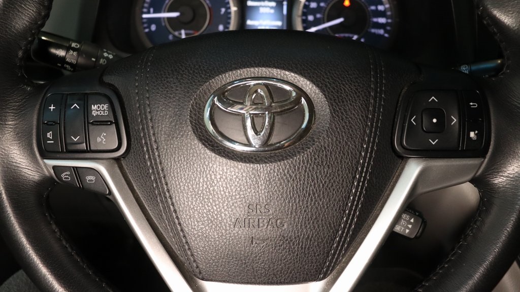 2015 Toyota Sienna XLE 12