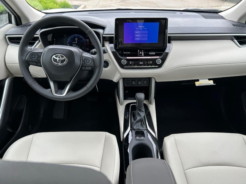 2024 Toyota Corolla Cross XLE 9