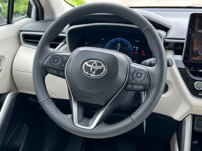 2024 Toyota Corolla Cross XLE 11