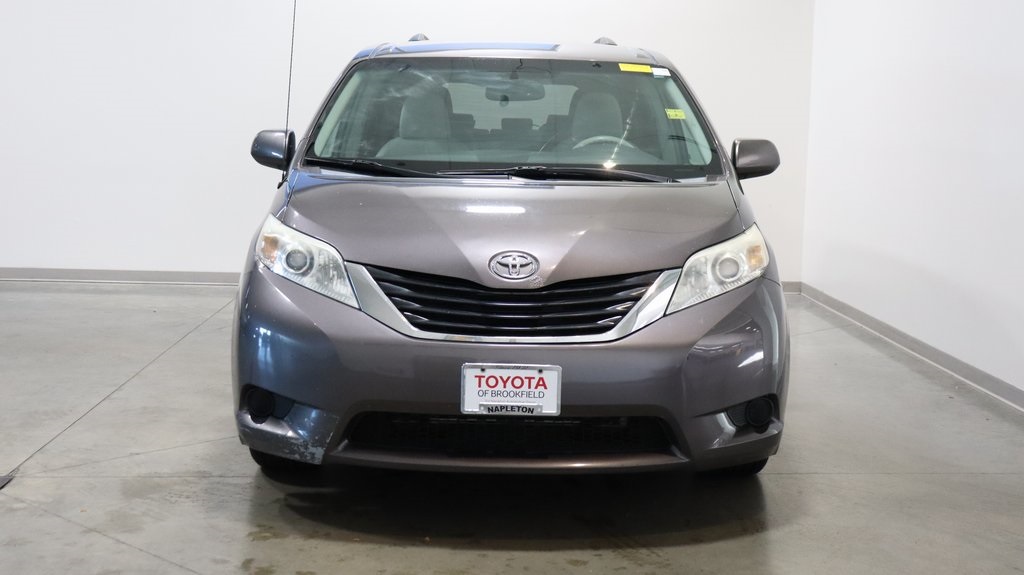 2013 Toyota Sienna LE 2