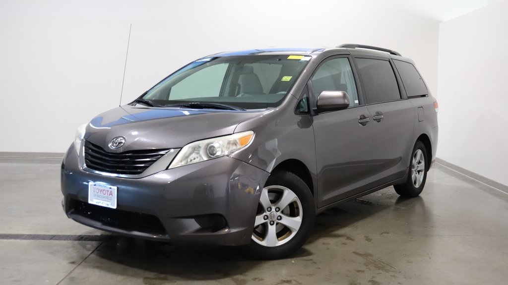 2013 Toyota Sienna LE 3