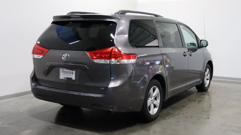 2013 Toyota Sienna LE 7