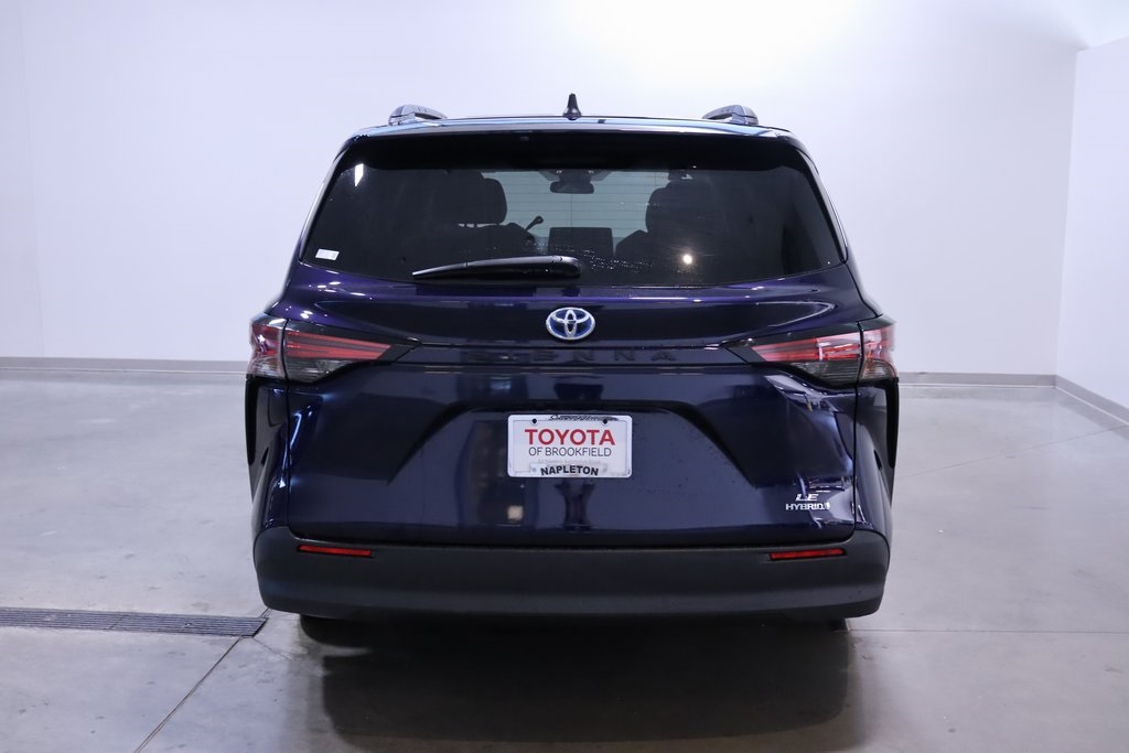 2021 Toyota Sienna LE 6