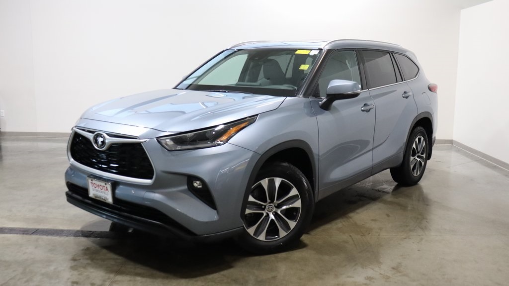 2021 Toyota Highlander XLE 3