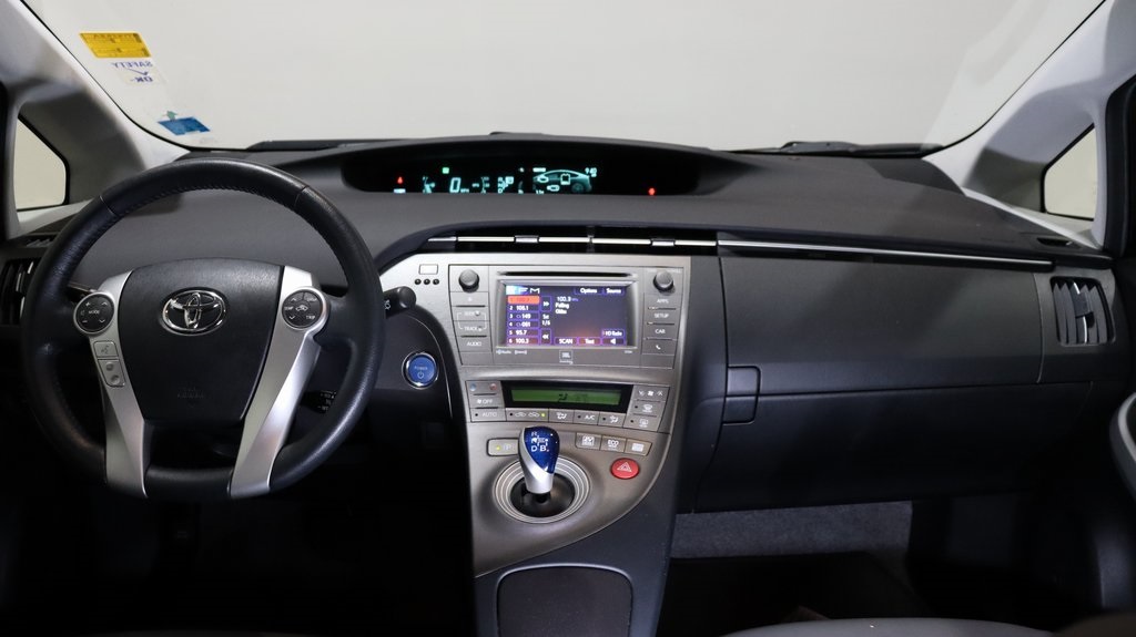 2015 Toyota Prius Five 11