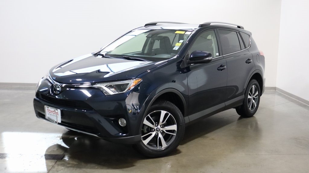 2017 Toyota RAV4 XLE 3