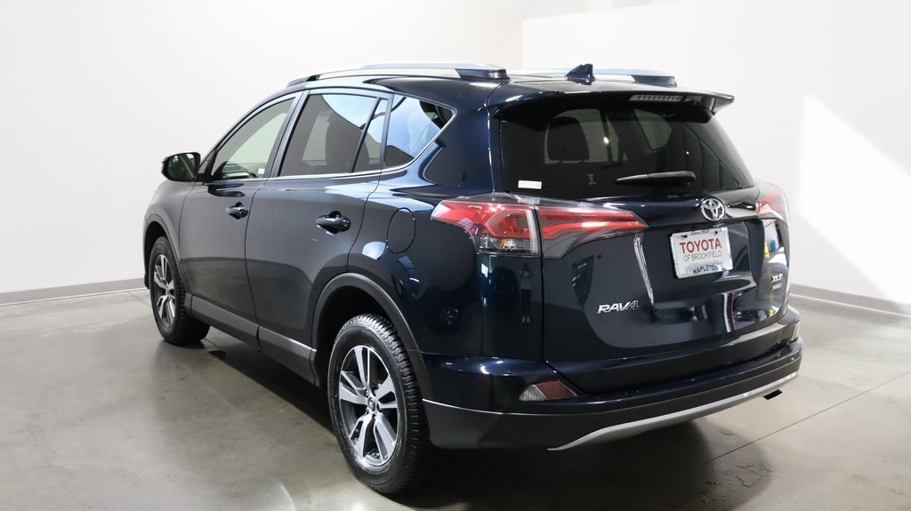 2017 Toyota RAV4 XLE 5