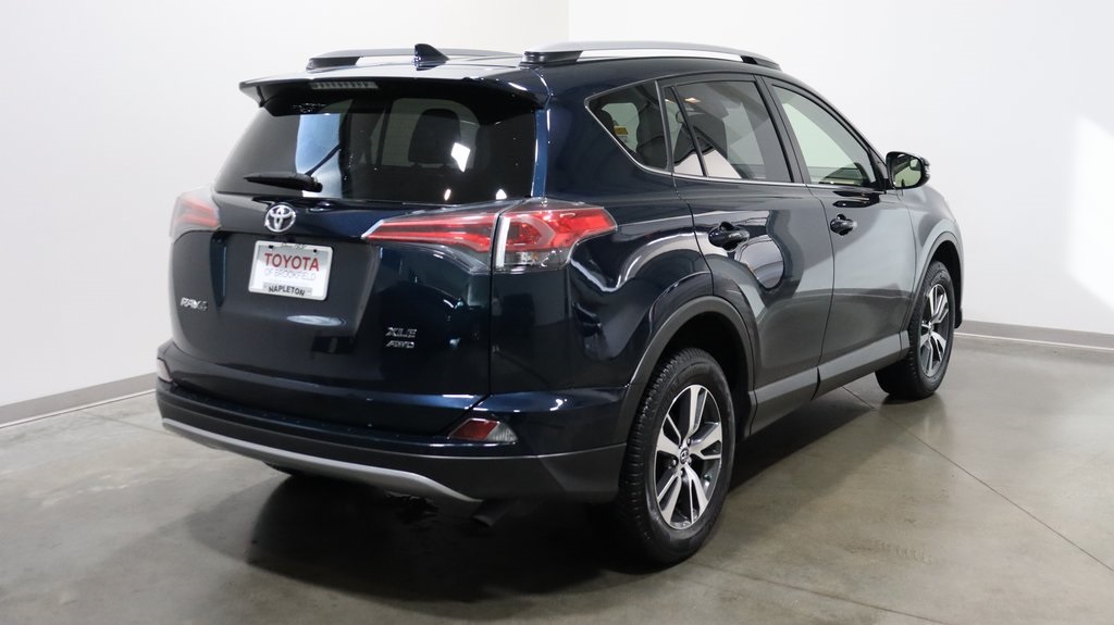 2017 Toyota RAV4 XLE 7