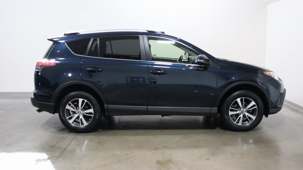 2017 Toyota RAV4 XLE 8