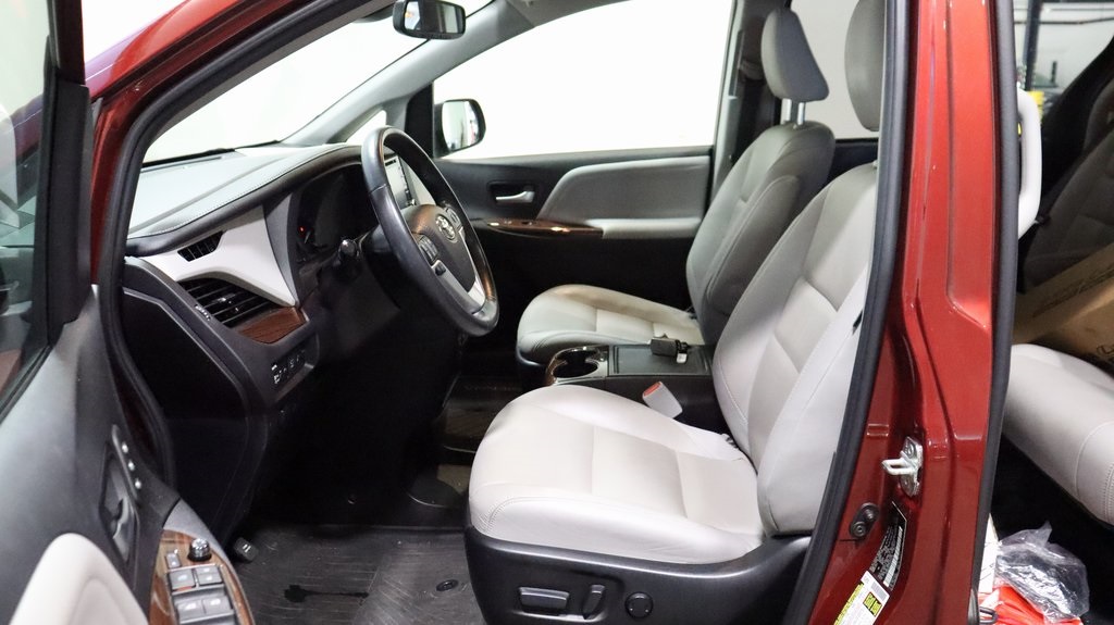 2019 Toyota Sienna Limited Premium 21