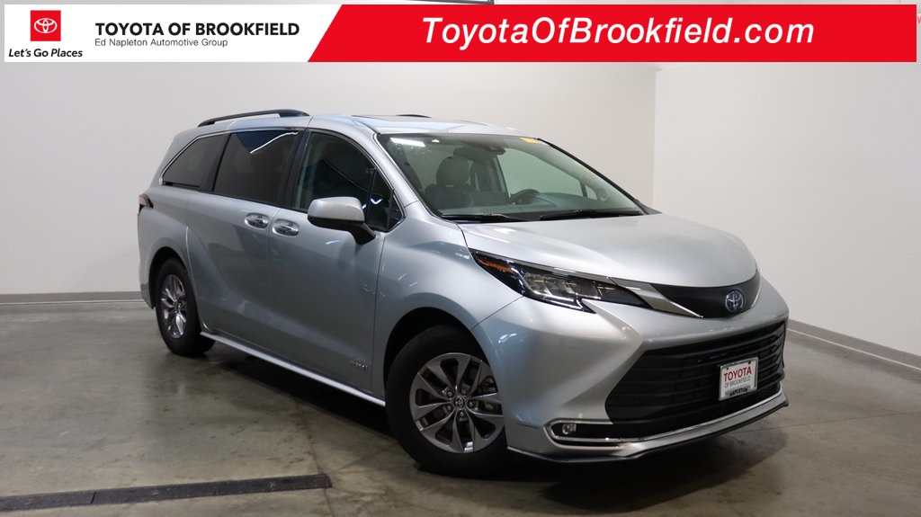 2021 Toyota Sienna XLE 1