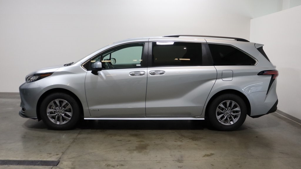 2021 Toyota Sienna XLE 4