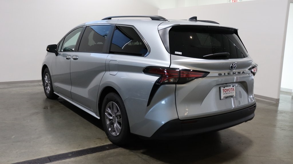 2021 Toyota Sienna XLE 5