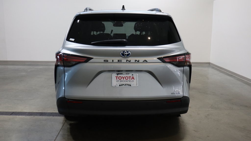 2021 Toyota Sienna XLE 6