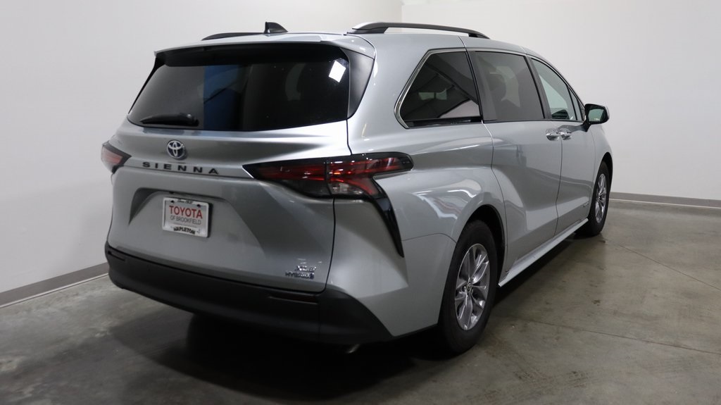 2021 Toyota Sienna XLE 7