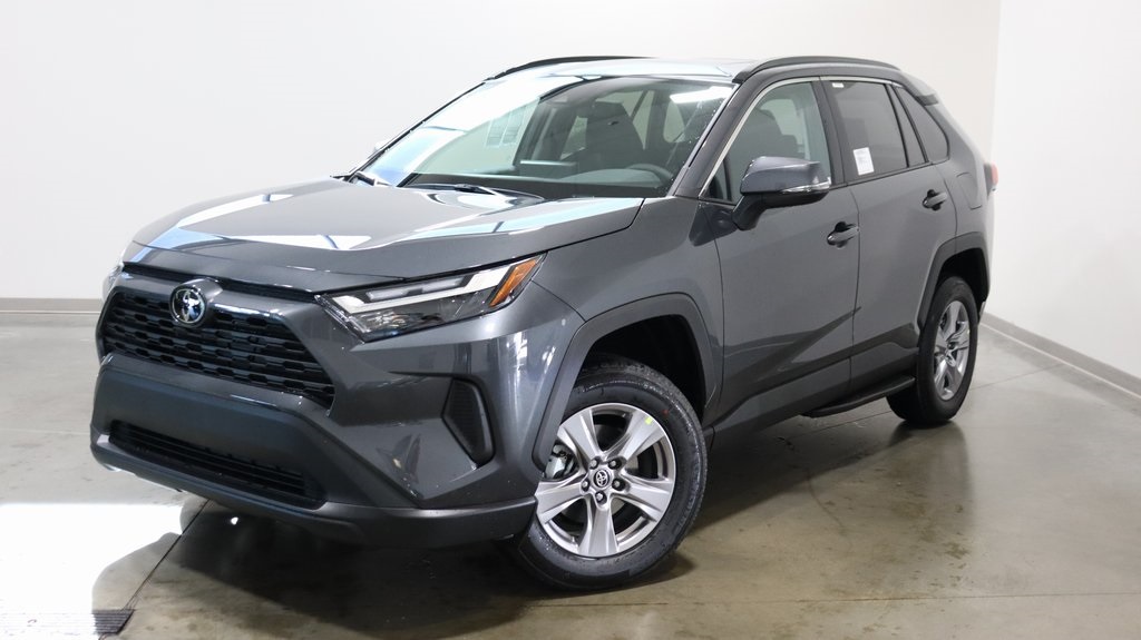 2024 Toyota RAV4 XLE 3