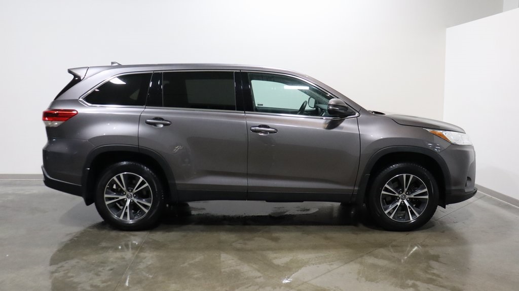 2019 Toyota Highlander LE Plus 8