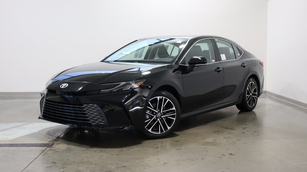 2025 Toyota Camry XLE 3