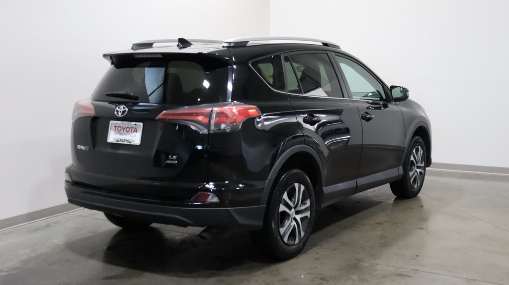 2017 Toyota RAV4 LE 7