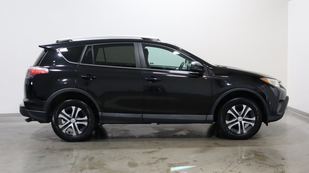 2017 Toyota RAV4 LE 8