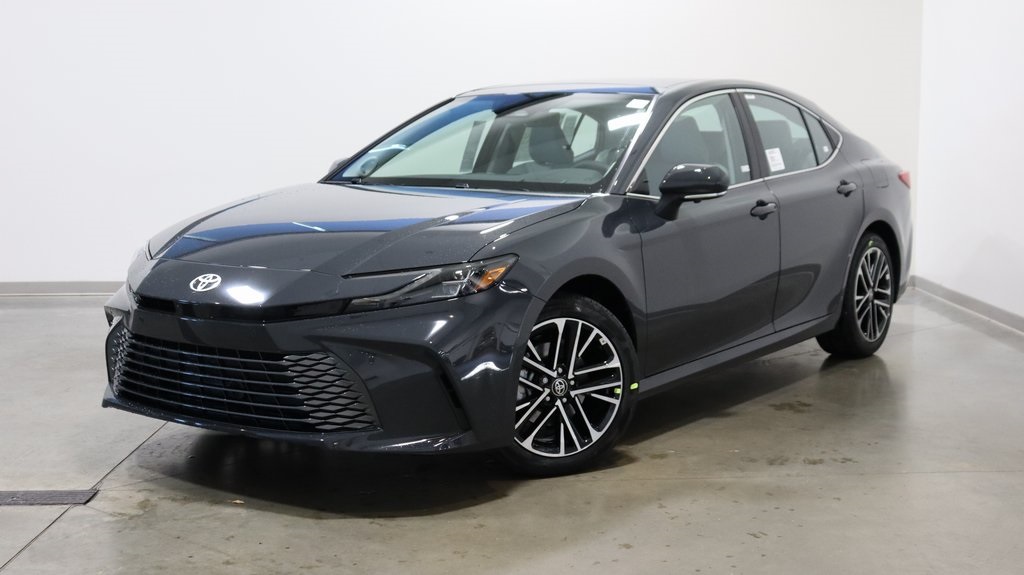 2025 Toyota Camry XLE 3