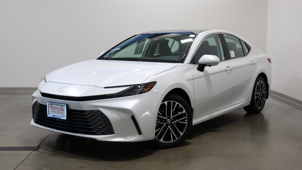 2025 Toyota Camry XLE 3