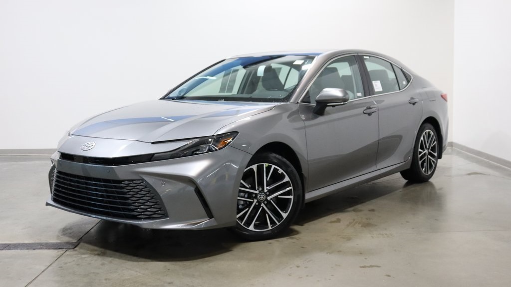 2025 Toyota Camry XLE 3