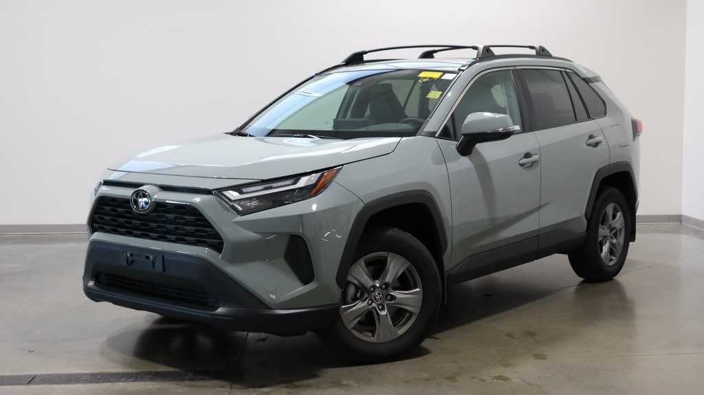 2022 Toyota RAV4 XLE 3