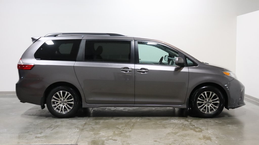 2019 Toyota Sienna XLE Premium 8