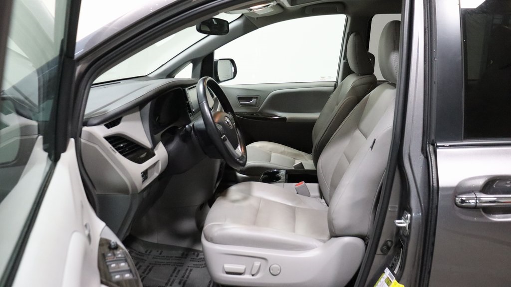 2019 Toyota Sienna XLE Premium 21