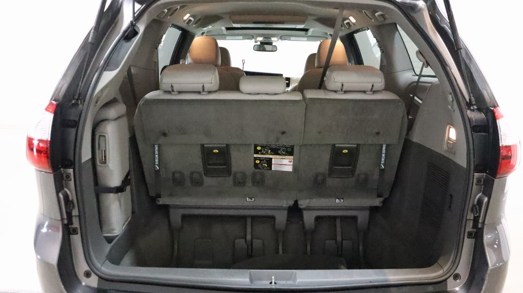 2019 Toyota Sienna XLE Premium 26