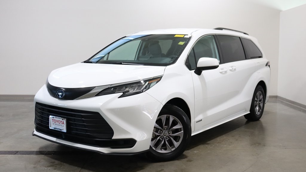 2021 Toyota Sienna LE 3