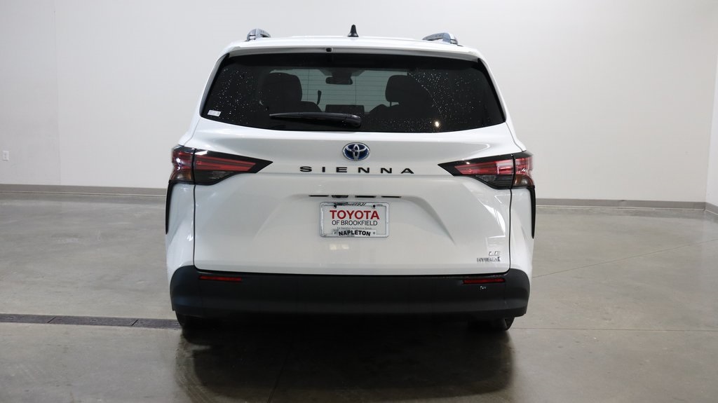 2021 Toyota Sienna LE 6