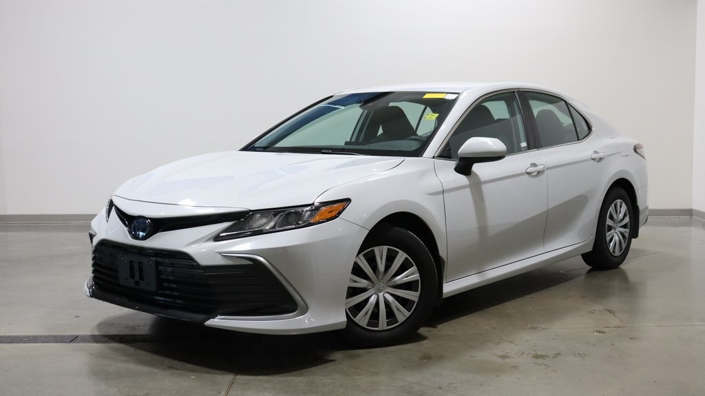 2022 Toyota Camry Hybrid LE 3