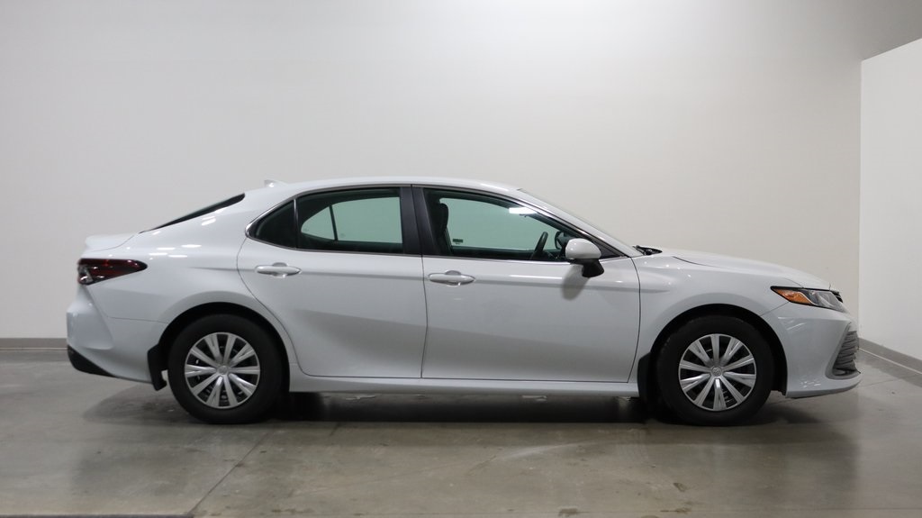 2022 Toyota Camry Hybrid LE 8