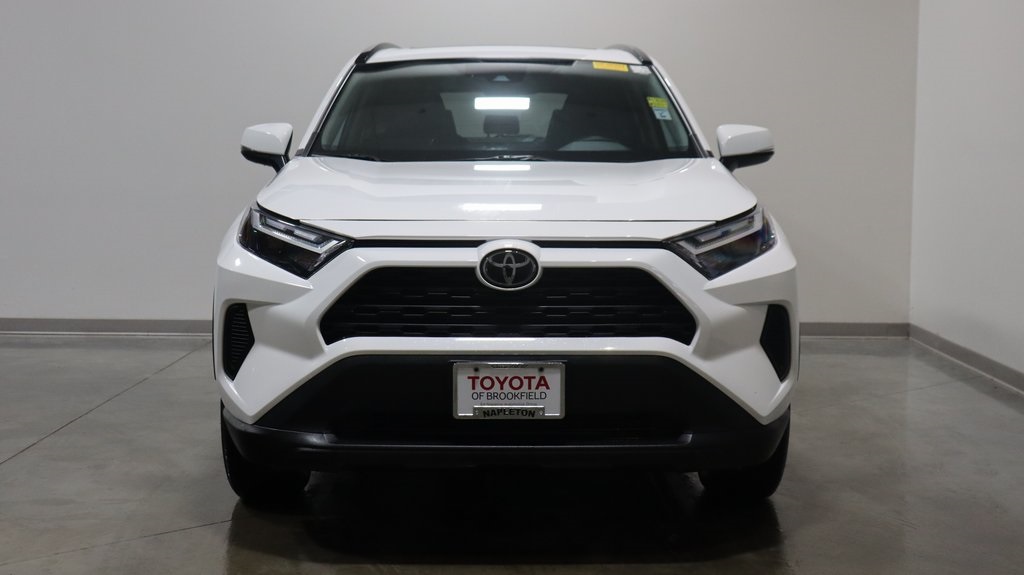 2022 Toyota RAV4 XLE 2