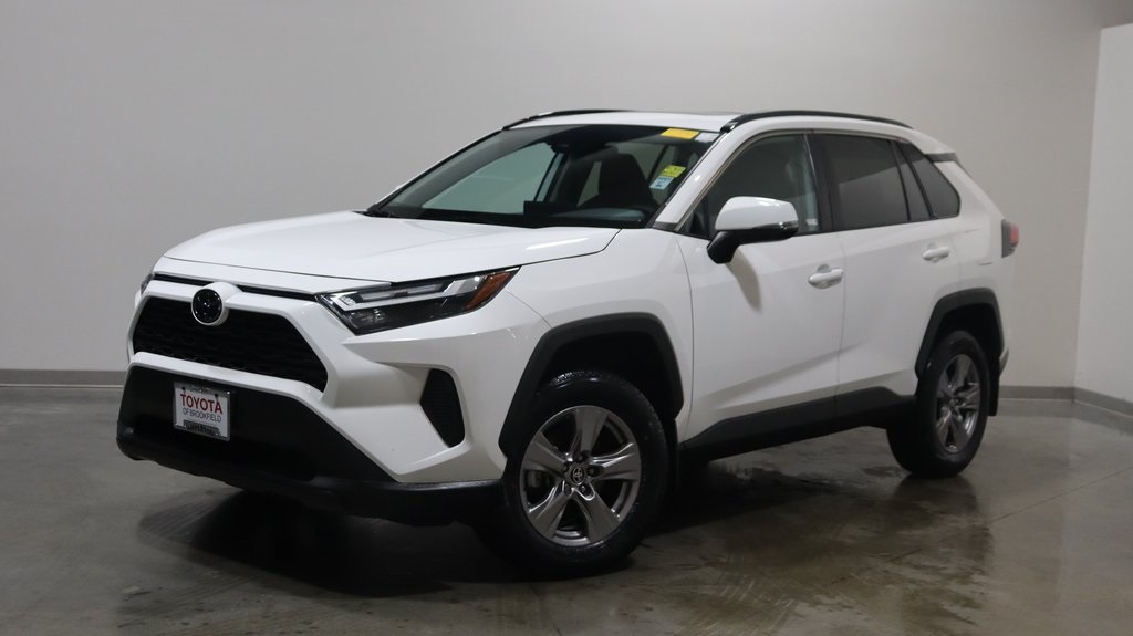 2022 Toyota RAV4 XLE 3