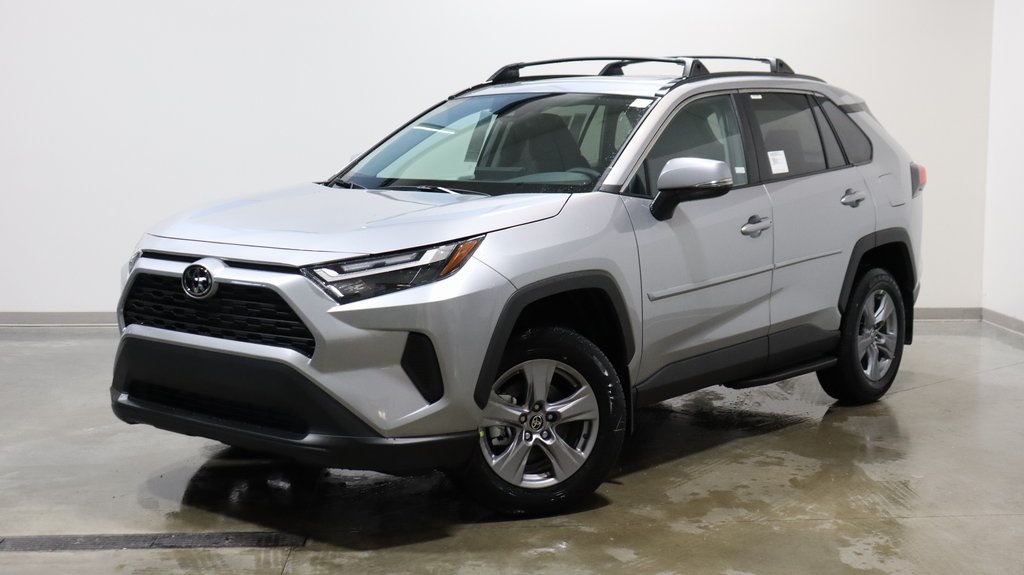 2025 Toyota RAV4 XLE 3