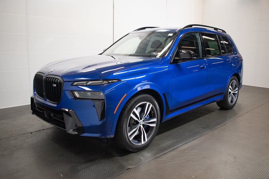 2025 BMW X7 M60i 8