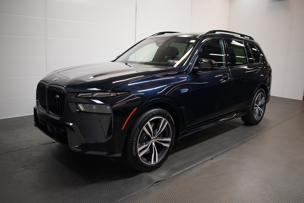 2025 BMW X7 M60i 8