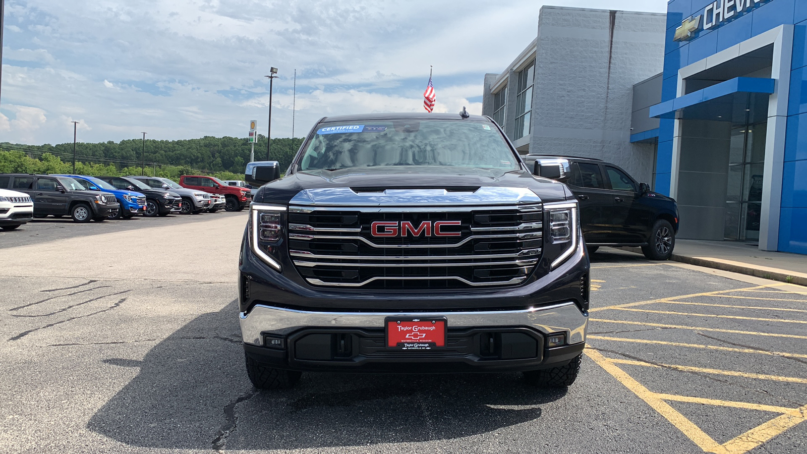 2024 GMC Sierra 1500 SLT 2