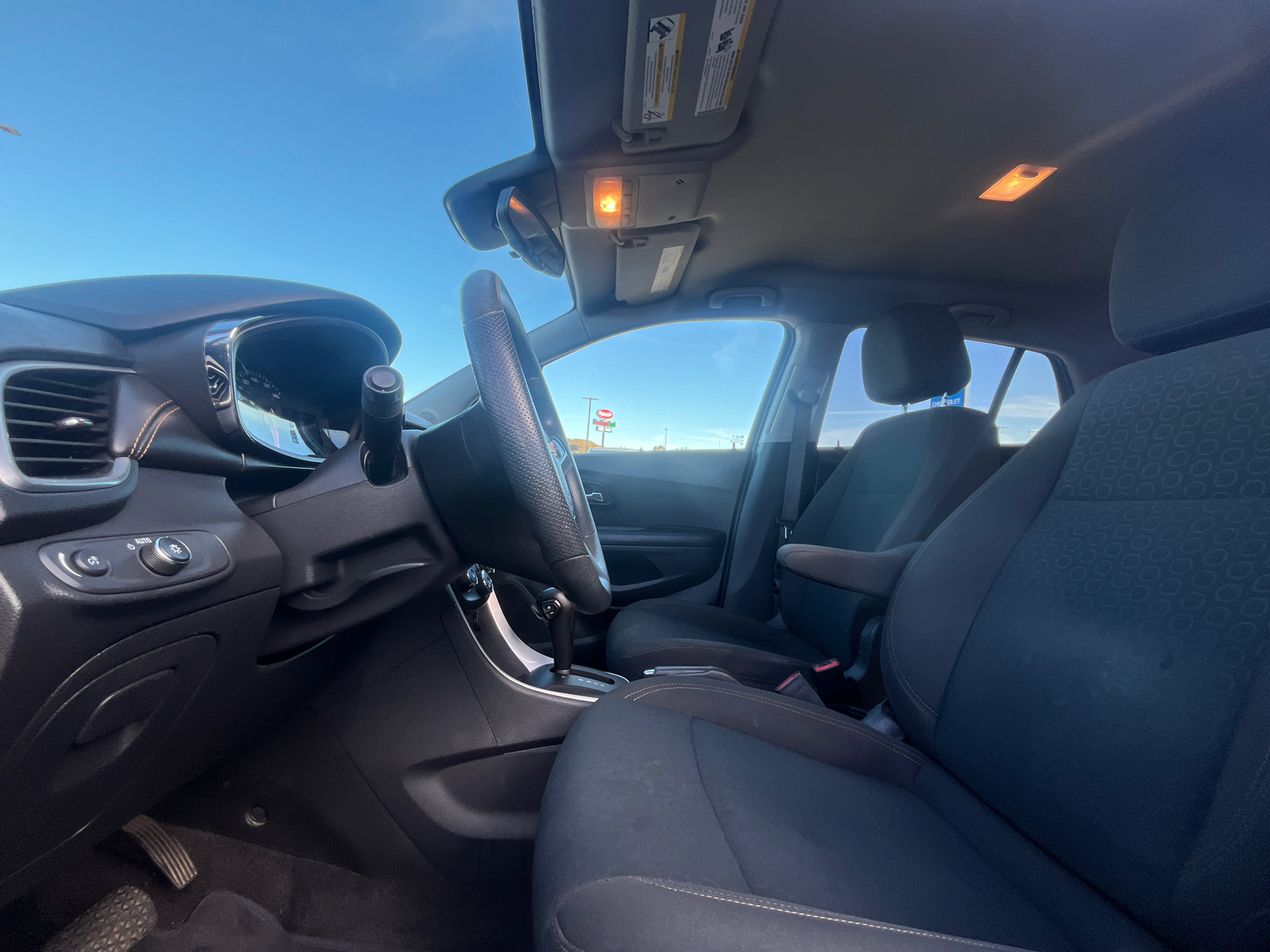 2021 Chevrolet Trax LS 26