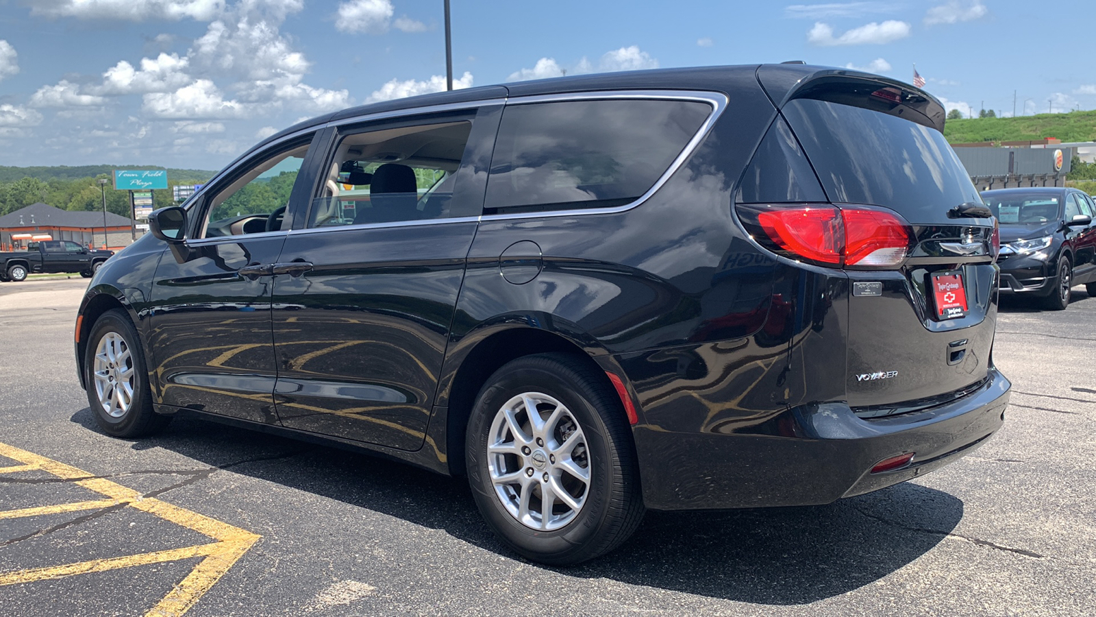 2023 Chrysler Voyager LX 6