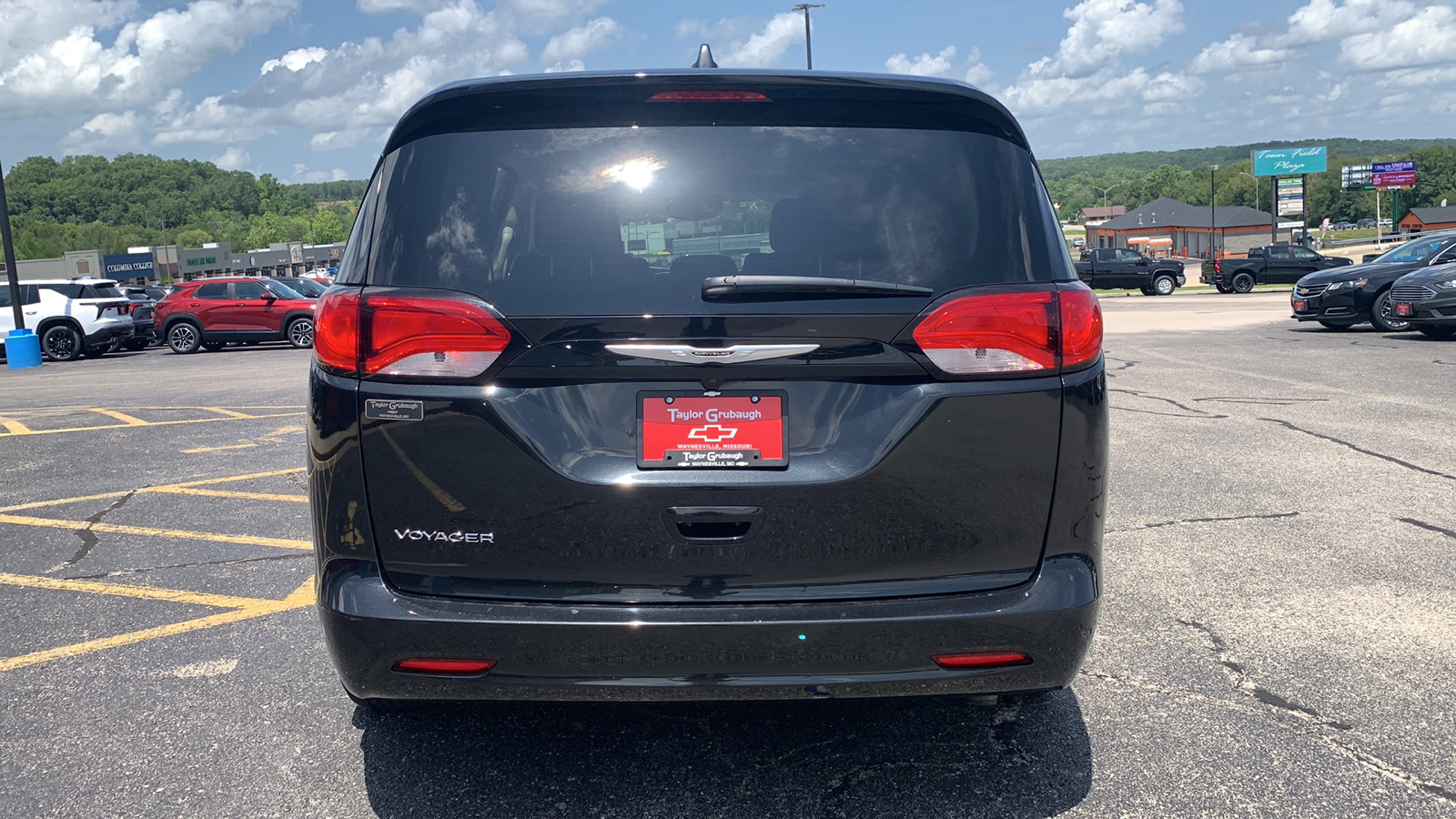 2023 Chrysler Voyager LX 7