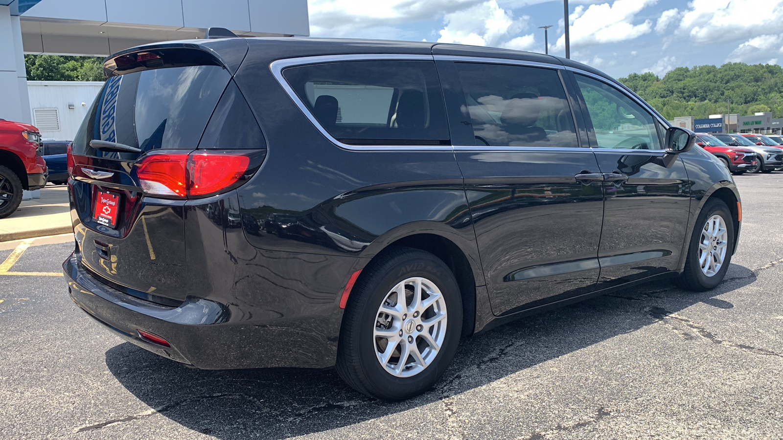 2023 Chrysler Voyager LX 11