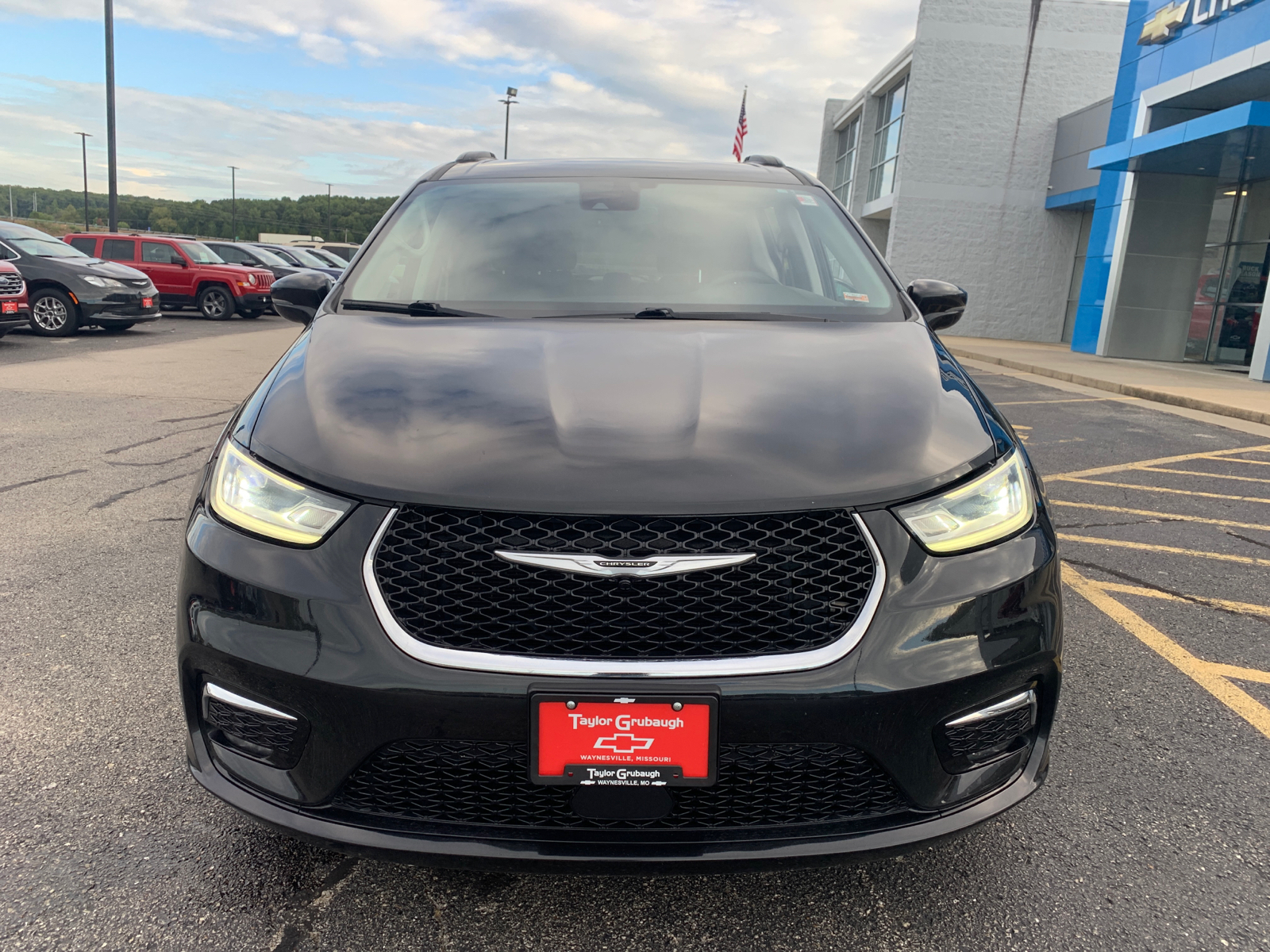 2022 Chrysler Pacifica Touring L 2