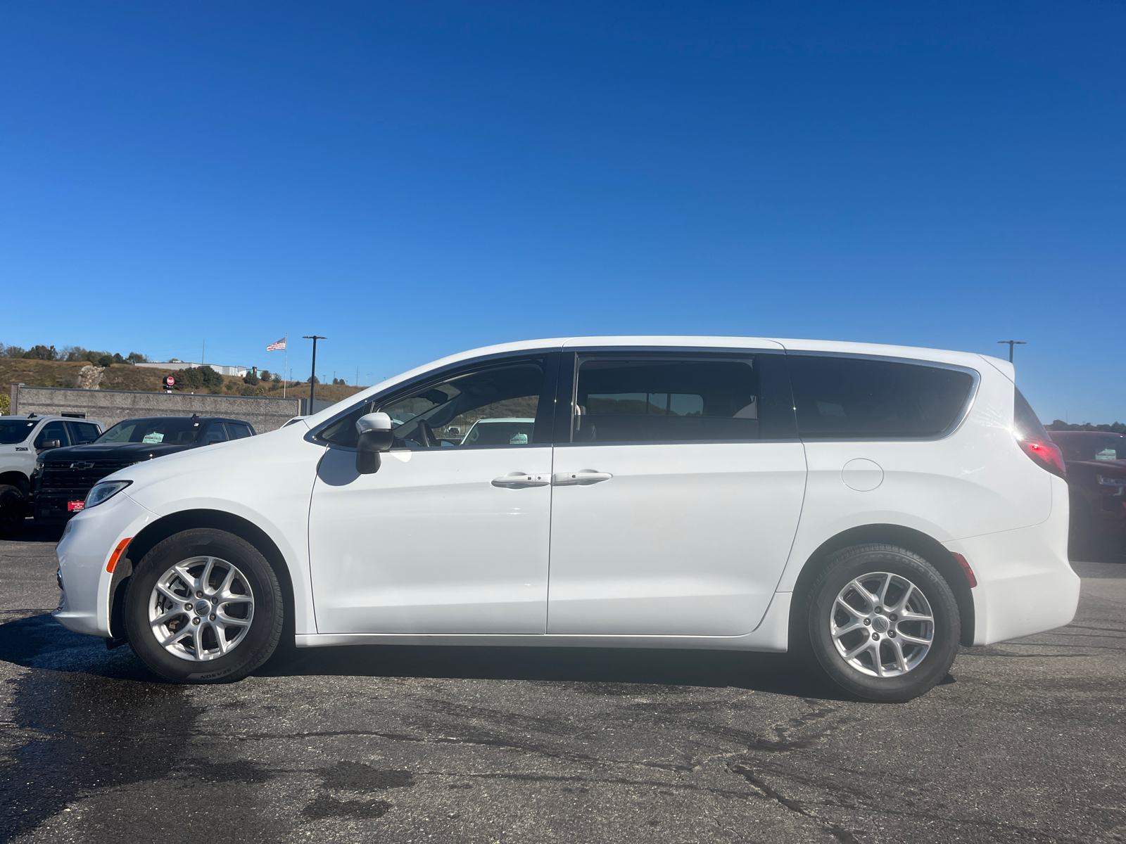 2023 Chrysler Pacifica Touring L 5