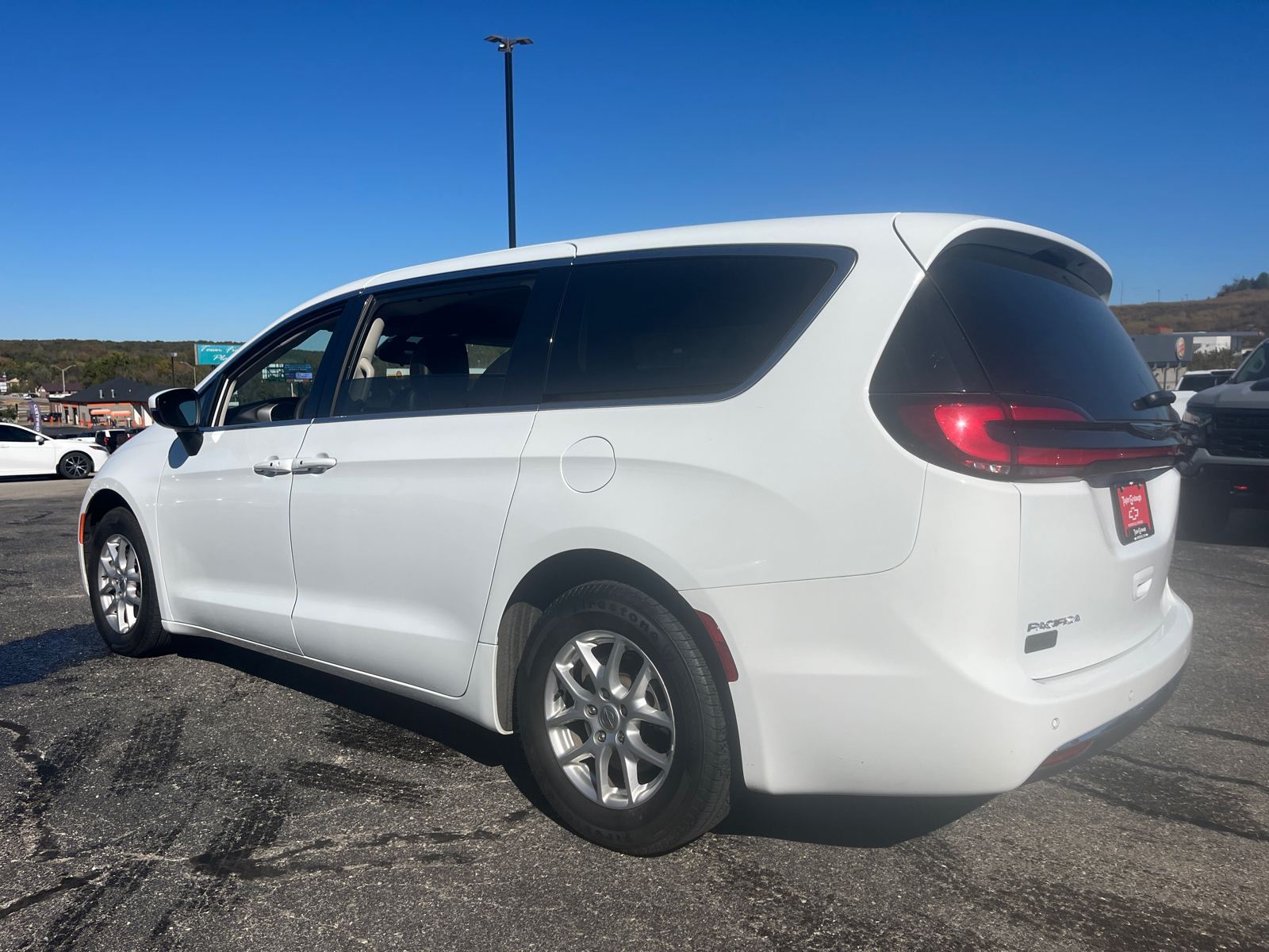 2023 Chrysler Pacifica Touring L 6